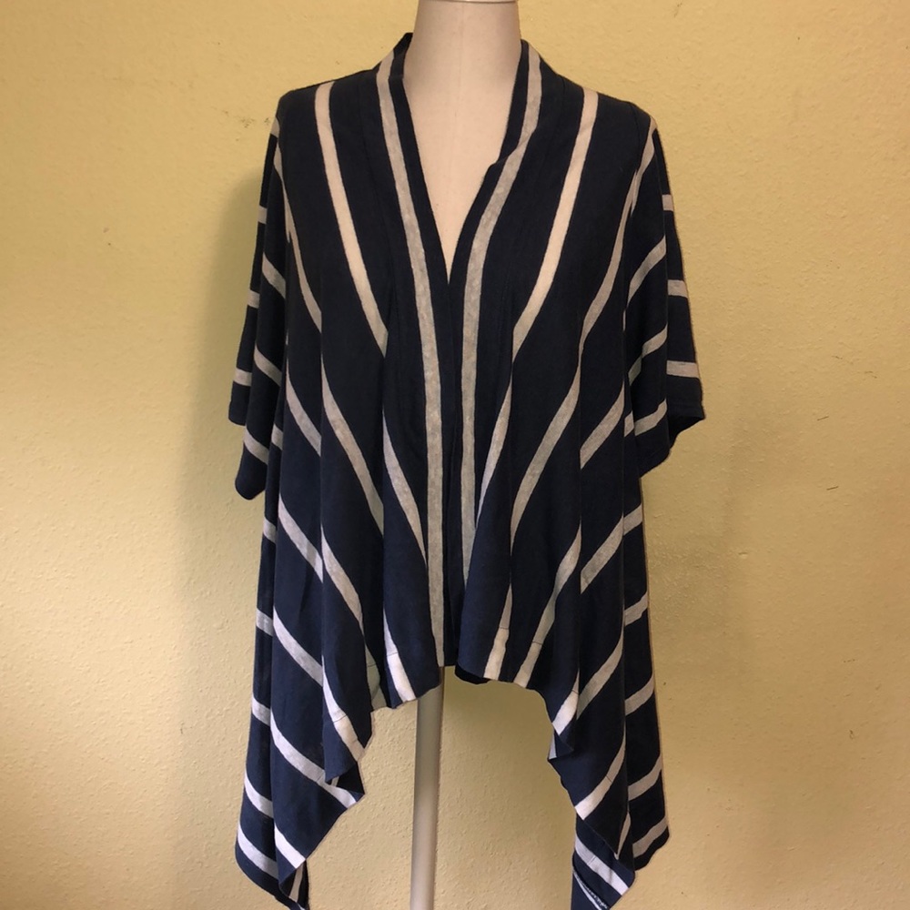 Chicos size 3 cardigan short sleeve sweater. - Picture 1 of 4
